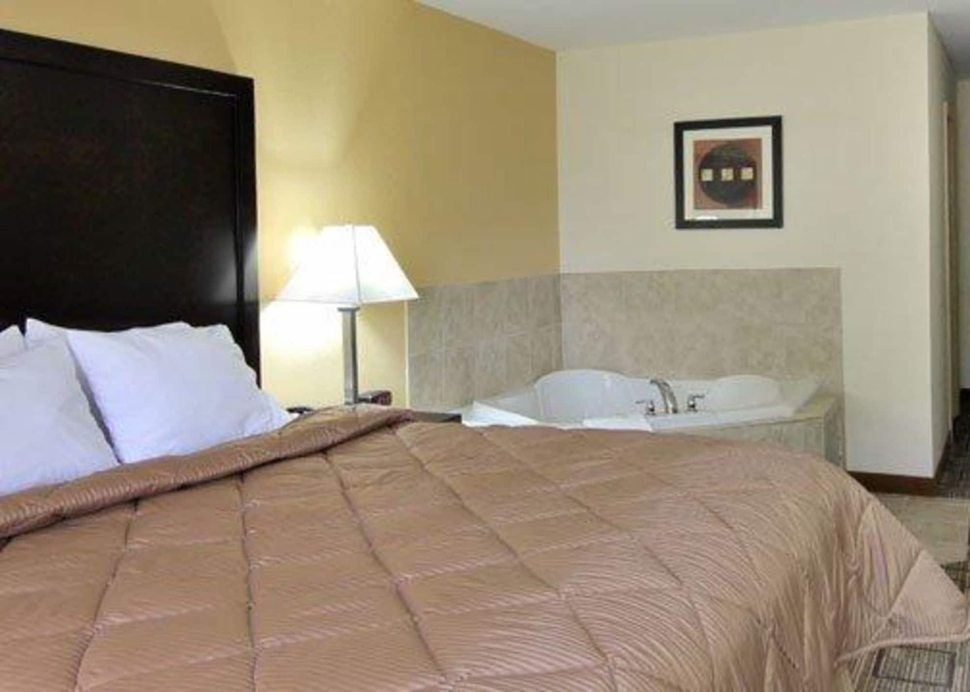 Quality Inn & Suites Greenville Near Downtown Екстериор снимка