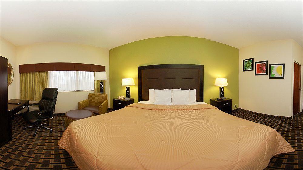 Quality Inn & Suites Greenville Near Downtown Екстериор снимка